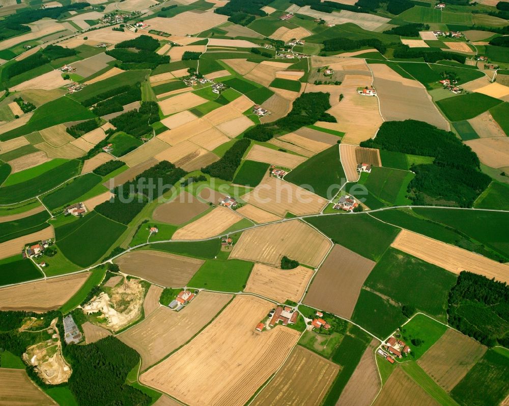 Gangkofen aus der Vogelperspektive: Strukturen auf landwirtschaftlichen Feldern in Gangkofen im Bundesland Bayern, Deutschland