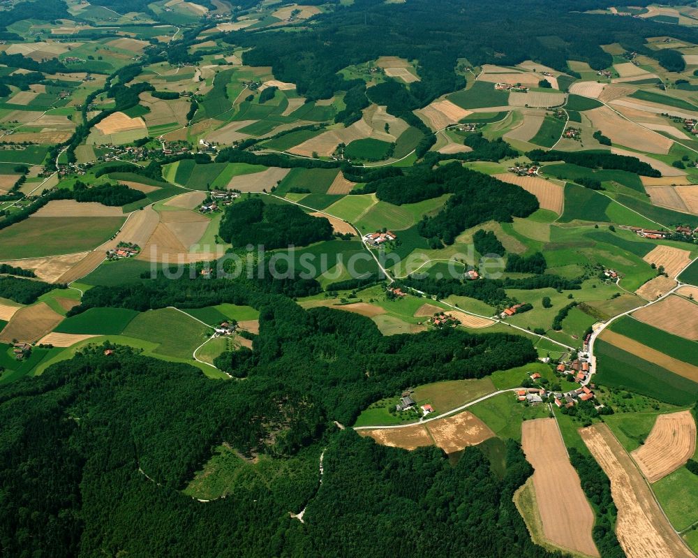 Halmstein von oben - Strukturen auf landwirtschaftlichen Feldern in Halmstein im Bundesland Bayern, Deutschland