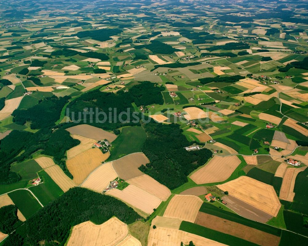 Luftaufnahme Hebertsfelden - Strukturen auf landwirtschaftlichen Feldern in Hebertsfelden im Bundesland Bayern, Deutschland