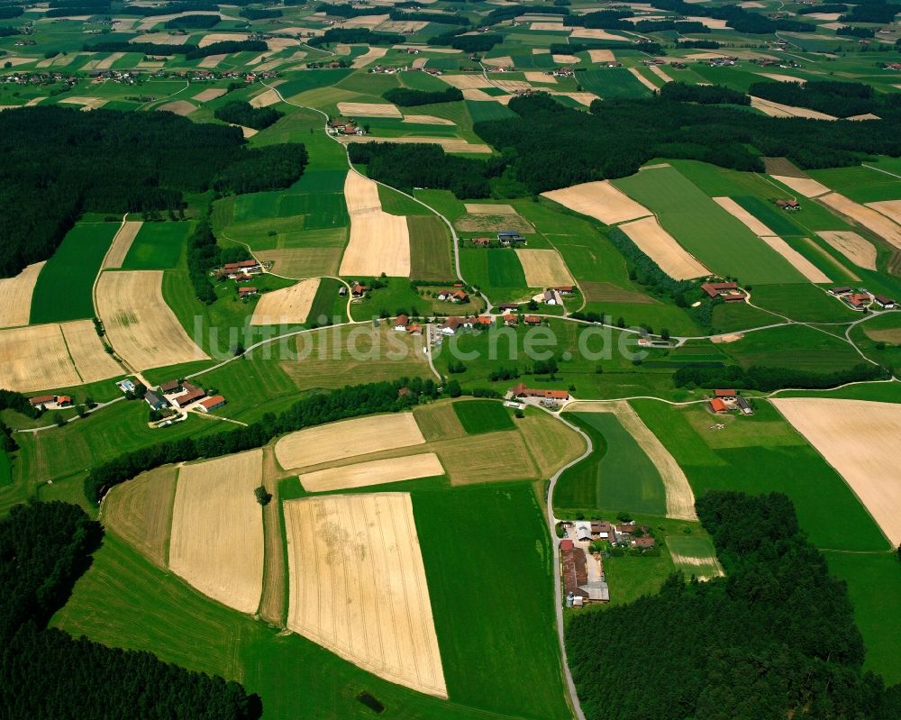 Höllbruck aus der Vogelperspektive: Strukturen auf landwirtschaftlichen Feldern in Höllbruck im Bundesland Bayern, Deutschland