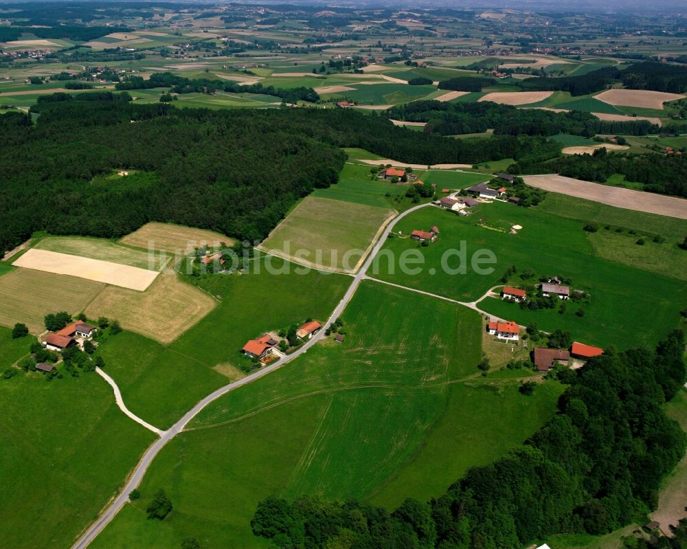 Luftbild Holzhäuser - Strukturen auf landwirtschaftlichen Feldern in Holzhäuser im Bundesland Bayern, Deutschland