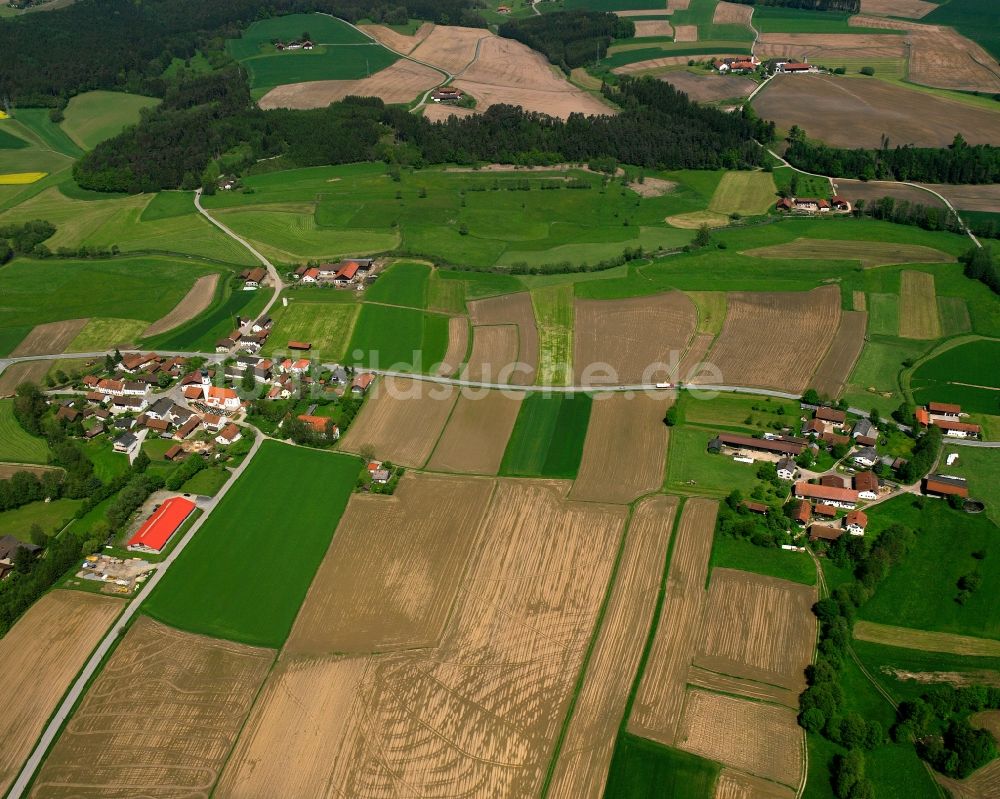 Jägerndorf aus der Vogelperspektive: Strukturen auf landwirtschaftlichen Feldern in Jägerndorf im Bundesland Bayern, Deutschland