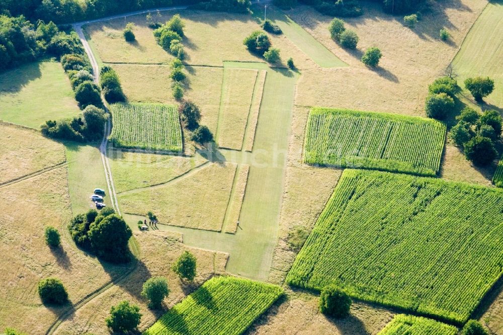 Luftaufnahme Keltern - Strukturen auf landwirtschaftlichen Feldern in Keltern im Bundesland Baden-Württemberg