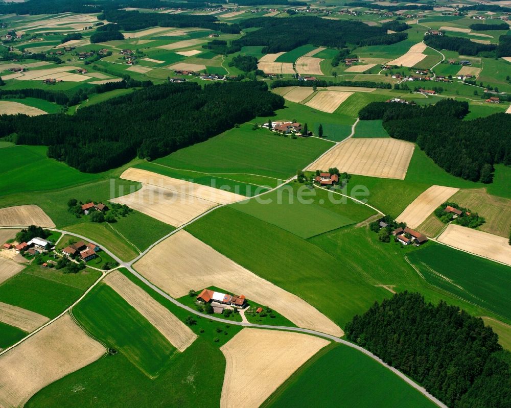 Königsöd aus der Vogelperspektive: Strukturen auf landwirtschaftlichen Feldern in Königsöd im Bundesland Bayern, Deutschland