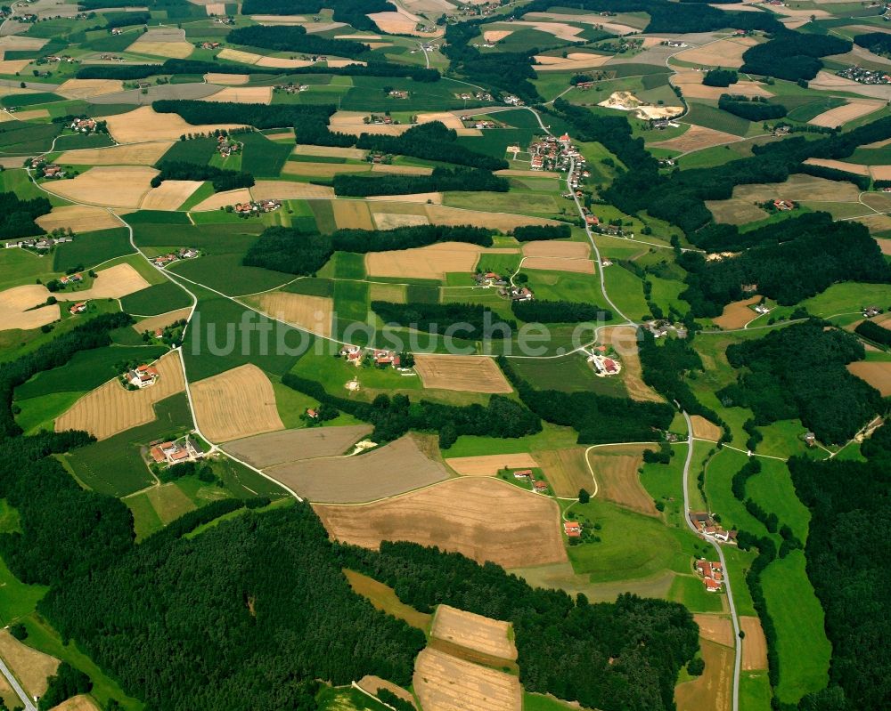 Knogl aus der Vogelperspektive: Strukturen auf landwirtschaftlichen Feldern in Knogl im Bundesland Bayern, Deutschland