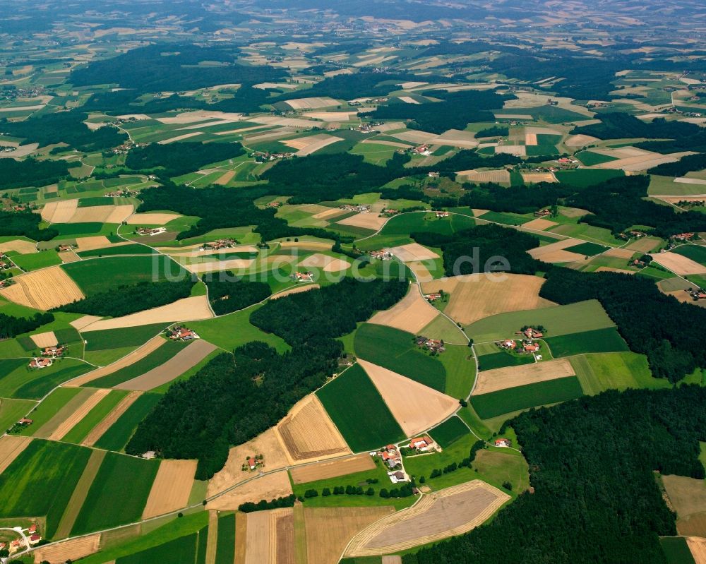 Lehen aus der Vogelperspektive: Strukturen auf landwirtschaftlichen Feldern in Lehen im Bundesland Bayern, Deutschland