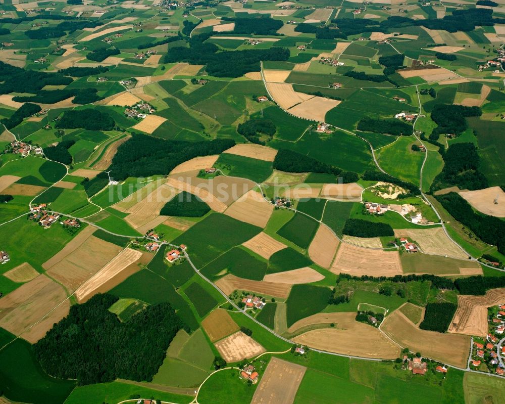 Luftaufnahme Lichthub - Strukturen auf landwirtschaftlichen Feldern in Lichthub im Bundesland Bayern, Deutschland