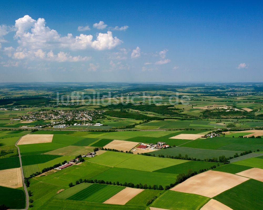 Lindenholzhausen von oben - Strukturen auf landwirtschaftlichen Feldern in Lindenholzhausen im Bundesland Hessen, Deutschland