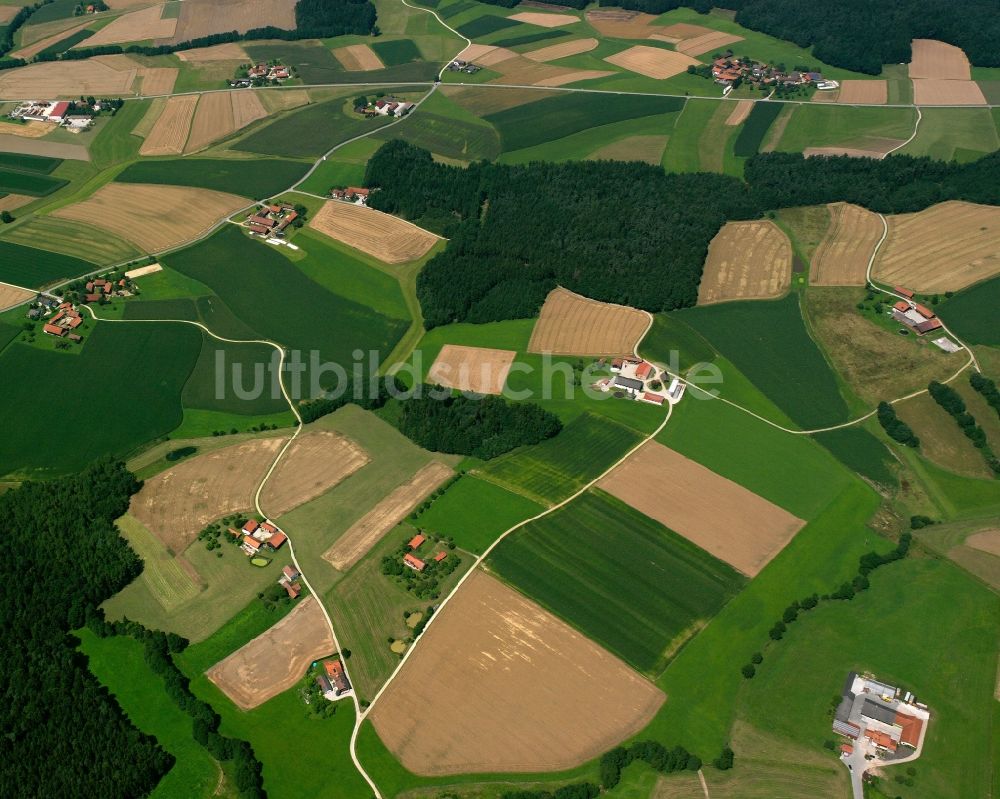 Loh von oben - Strukturen auf landwirtschaftlichen Feldern in Loh im Bundesland Bayern, Deutschland