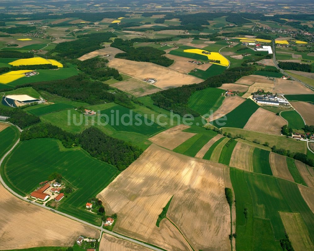 Malgersdorf von oben - Strukturen auf landwirtschaftlichen Feldern in Malgersdorf im Bundesland Bayern, Deutschland