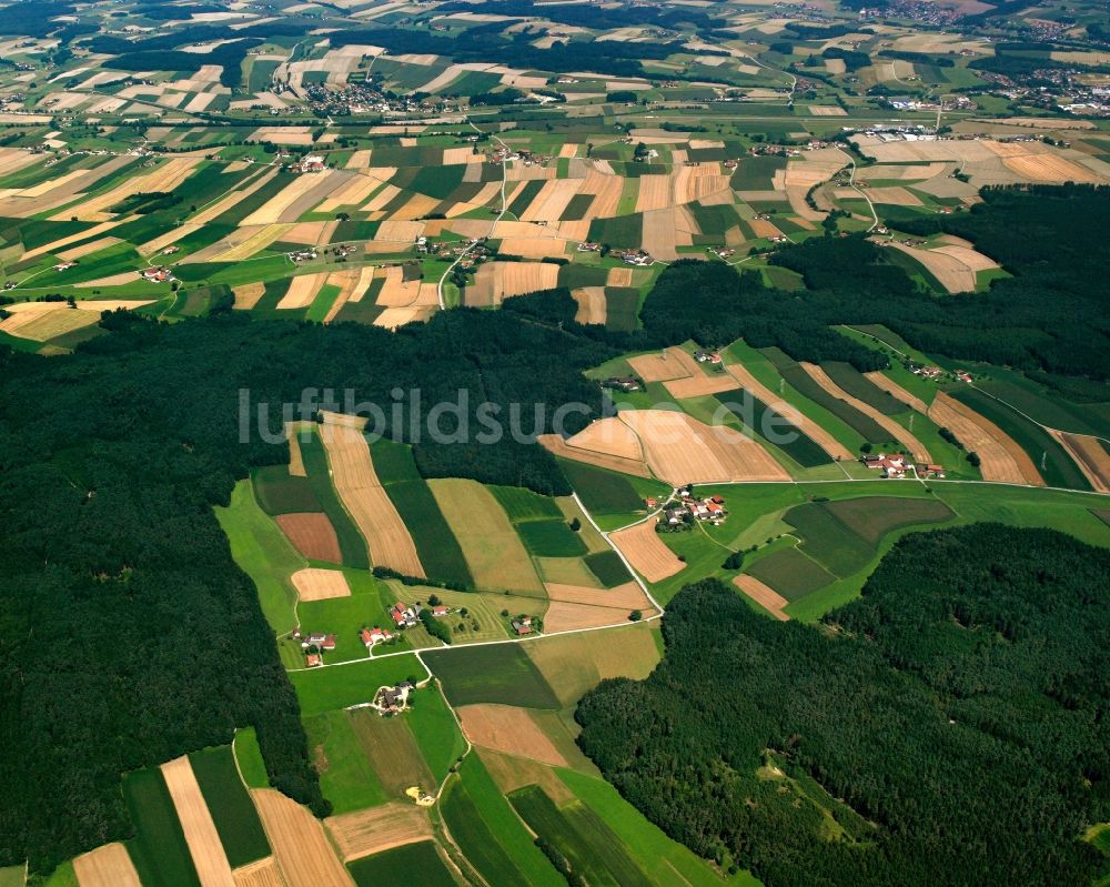 Luftaufnahme Mitterskirchen - Strukturen auf landwirtschaftlichen Feldern in Mitterskirchen im Bundesland Bayern, Deutschland