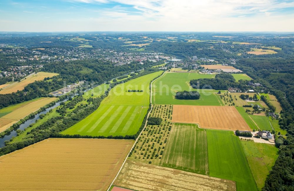 Luftbild Mülheim an der Ruhr - Strukturen auf landwirtschaftlichen Feldern in Mülheim an der Ruhr im Bundesland Nordrhein-Westfalen