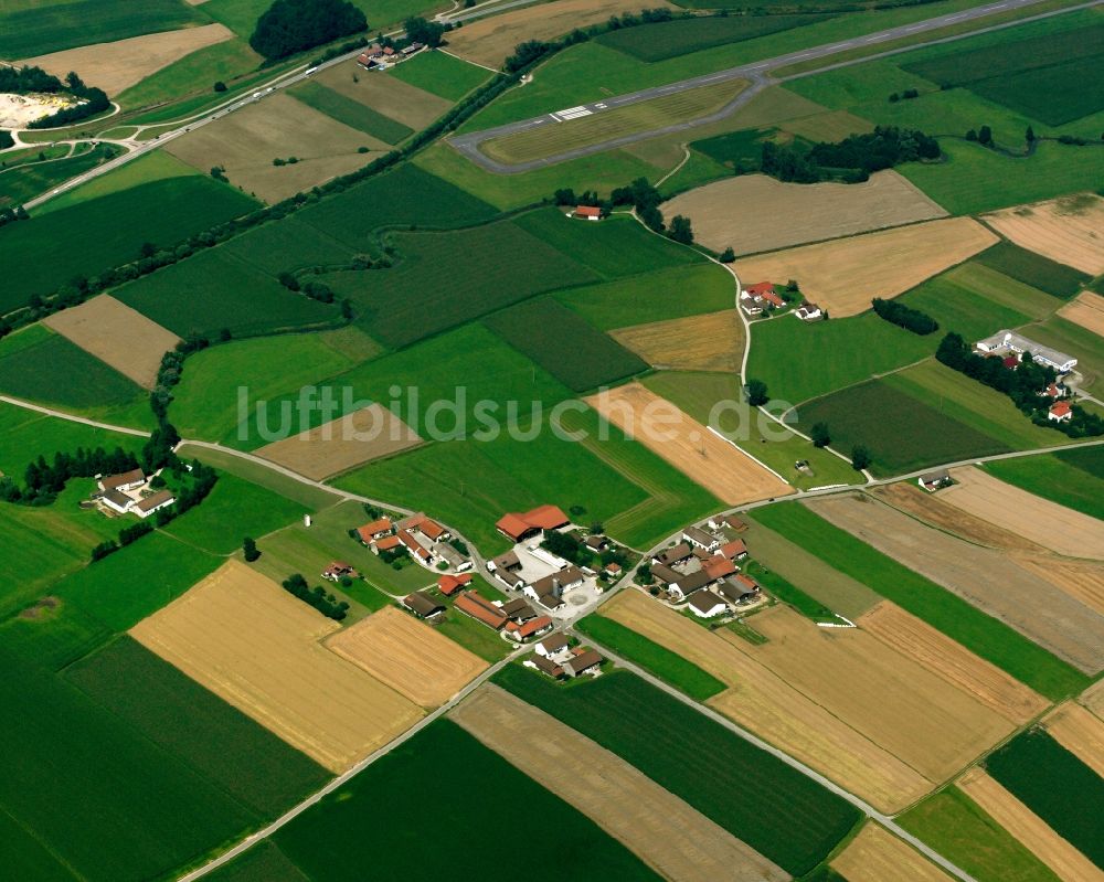 Moosham aus der Vogelperspektive: Strukturen auf landwirtschaftlichen Feldern in Moosham im Bundesland Bayern, Deutschland