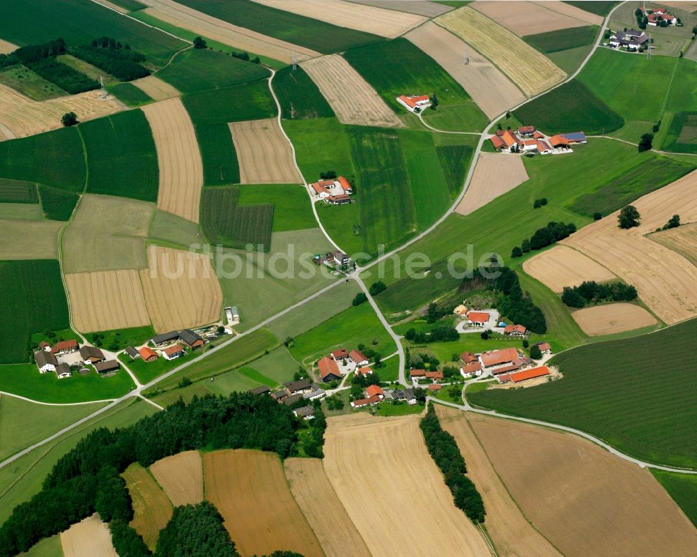 Neukirchen von oben - Strukturen auf landwirtschaftlichen Feldern in Neukirchen im Bundesland Bayern, Deutschland