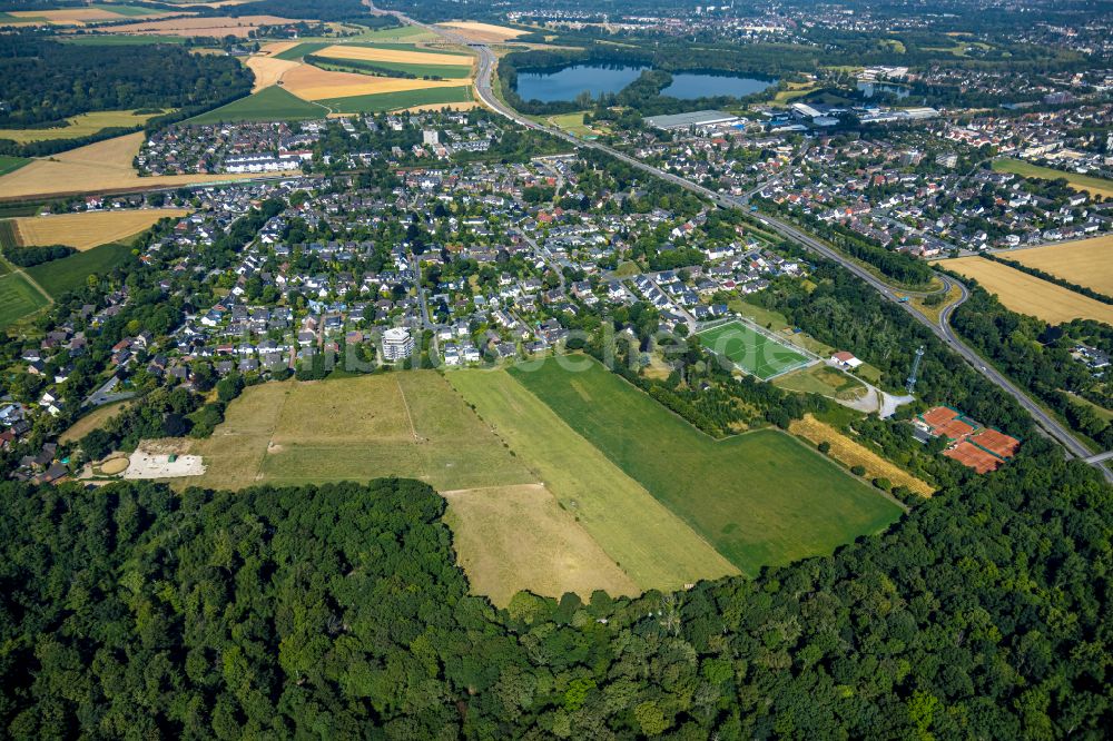 Duisburg von oben - Strukturen auf landwirtschaftlichen Feldern im Ortsteil Duisburg Süd in Duisburg im Bundesland Nordrhein-Westfalen