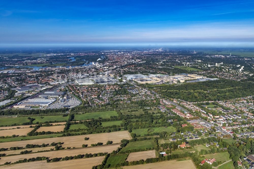 Bremen von oben - Strukturen auf landwirtschaftlichen Feldern im Ortsteil Osterholz in Bremen, Deutschland