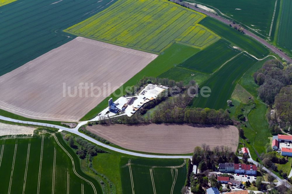 Luftaufnahme Bautzen - Strukturen auf landwirtschaftlichen Feldern im Ortsteil Stiebitz in Bautzen im Bundesland Sachsen, Deutschland