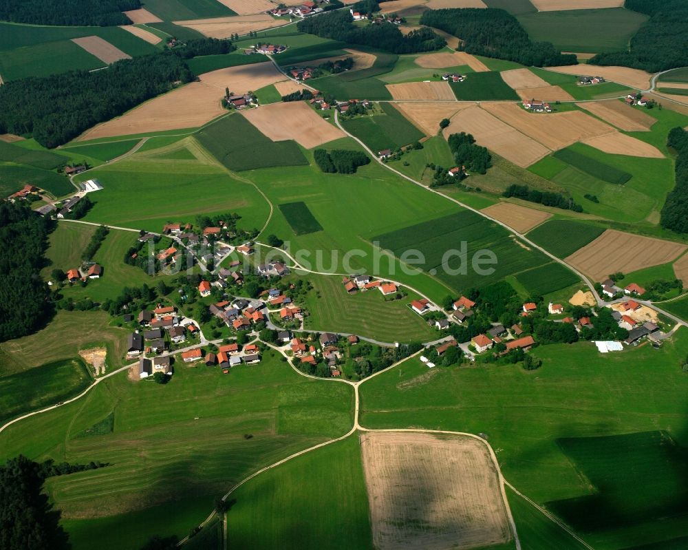 Luftaufnahme Pischelsdorf - Strukturen auf landwirtschaftlichen Feldern in Pischelsdorf im Bundesland Bayern, Deutschland