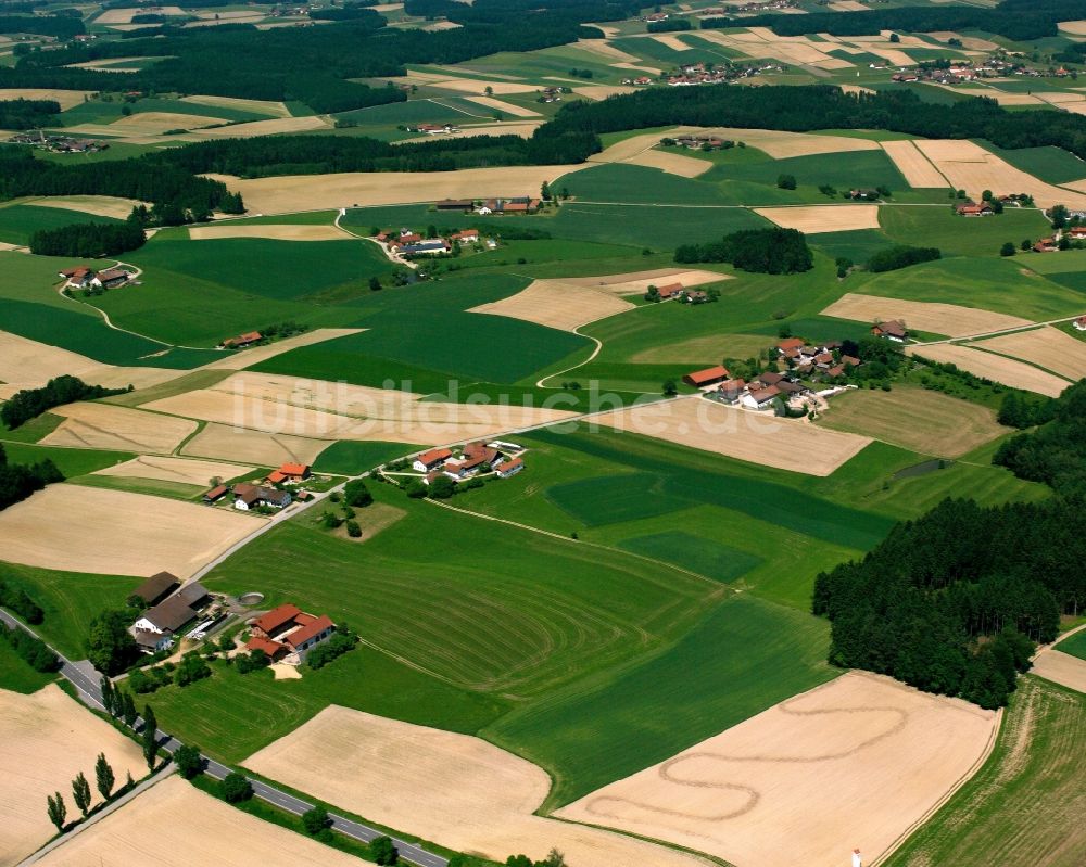 Rigl von oben - Strukturen auf landwirtschaftlichen Feldern in Rigl im Bundesland Bayern, Deutschland