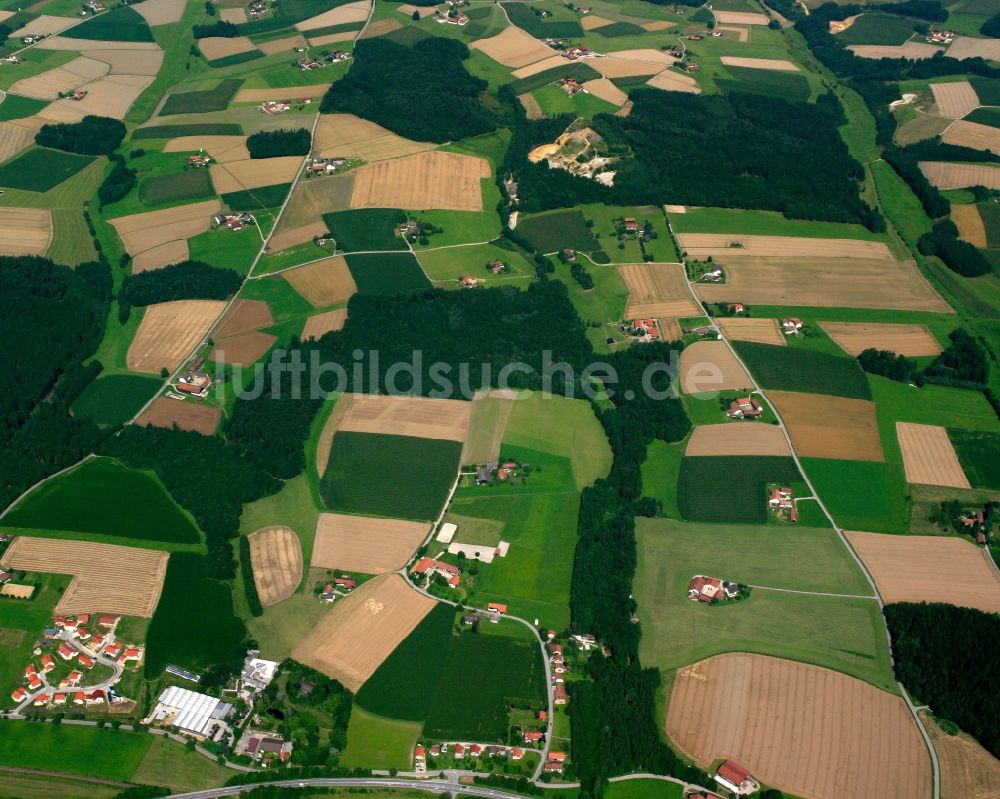 Spanberg von oben - Strukturen auf landwirtschaftlichen Feldern in Spanberg im Bundesland Bayern, Deutschland