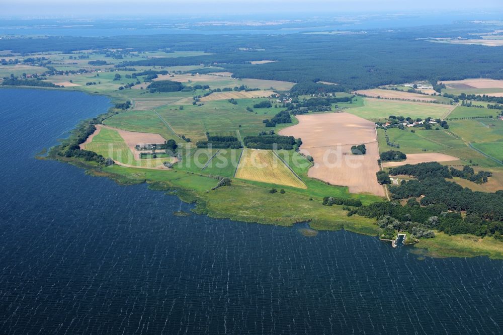 Dargen von oben - Strukturen auf landwirtschaftlichen Feldern am Stettiner Haff in Dargen im Bundesland Mecklenburg-Vorpommern