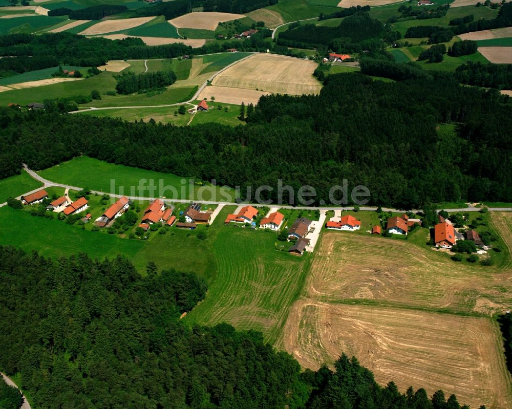 Sturzholz aus der Vogelperspektive: Strukturen auf landwirtschaftlichen Feldern in Sturzholz im Bundesland Bayern, Deutschland