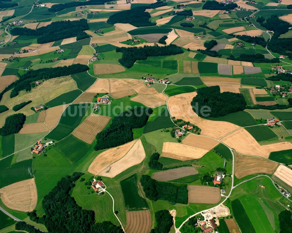 Wenigstraß von oben - Strukturen auf landwirtschaftlichen Feldern in Wenigstraß im Bundesland Bayern, Deutschland