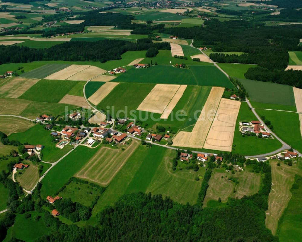 Wolkertsham aus der Vogelperspektive: Strukturen auf landwirtschaftlichen Feldern in Wolkertsham im Bundesland Bayern, Deutschland