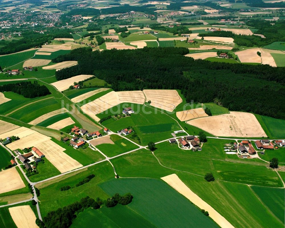 Wurmannsquick von oben - Strukturen auf landwirtschaftlichen Feldern in Wurmannsquick im Bundesland Bayern, Deutschland