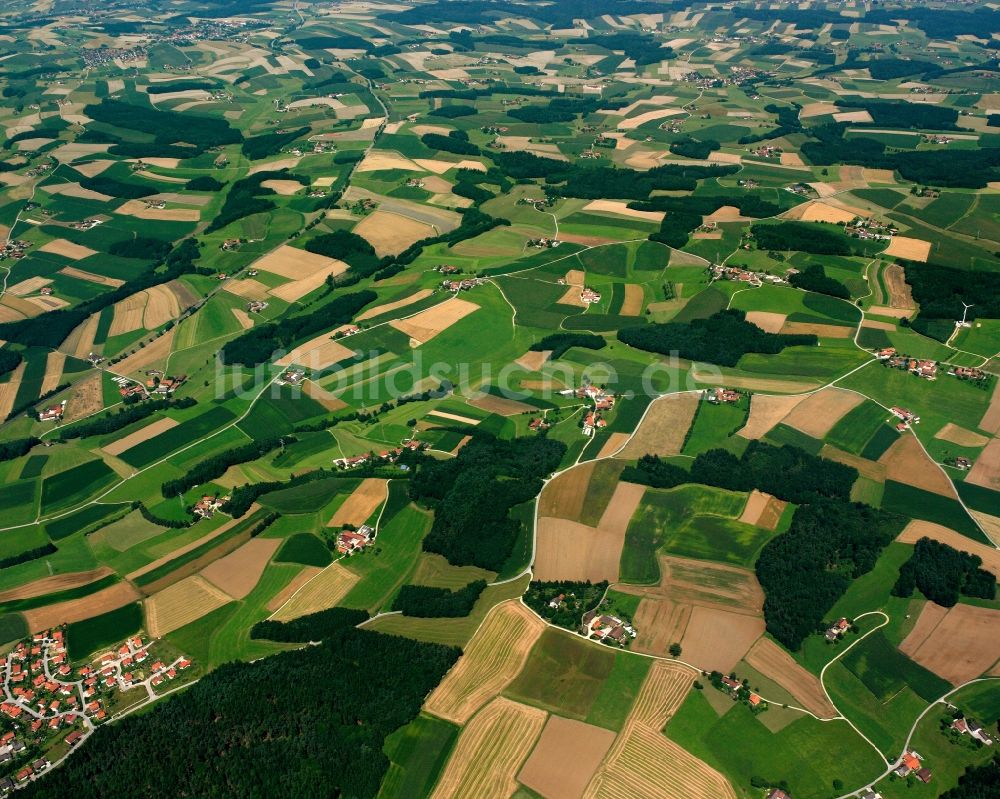 Zeilarn von oben - Strukturen auf landwirtschaftlichen Feldern in Zeilarn im Bundesland Bayern, Deutschland