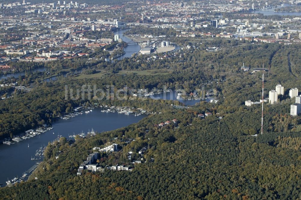 Luftbild Berlin - Stößensee und Halbinsel Pichelswerder im Stadtbezirk Spandau von Berlin