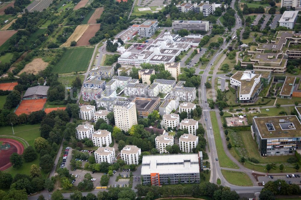 Luftaufnahme Heidelberg - Studenten- Wohnheim - Gebäude Studentenwohnheim INF 681 und Internationale Studienzentrum (ISZ) im Ortsteil Handschuhsheimer Feld in Heidelberg im Bundesland Baden-Württemberg, Deutschland