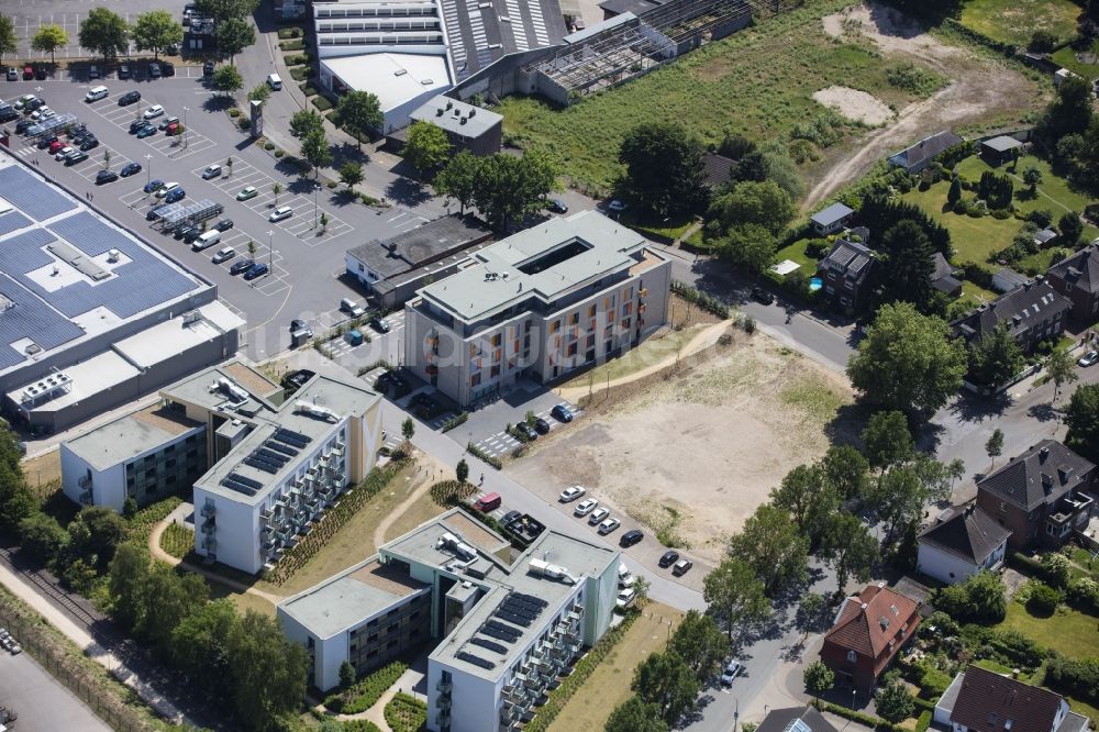 Luftbild Kleve - Studenten- Wohnheim - Gebäude des Studierendenwerk an der Flutstraße in Kleve im Bundesland Nordrhein-Westfalen, Deutschland