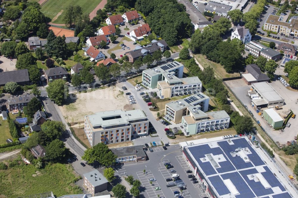 Kleve aus der Vogelperspektive: Studenten- Wohnheim - Gebäude des Studierendenwerk an der Flutstraße in Kleve im Bundesland Nordrhein-Westfalen, Deutschland