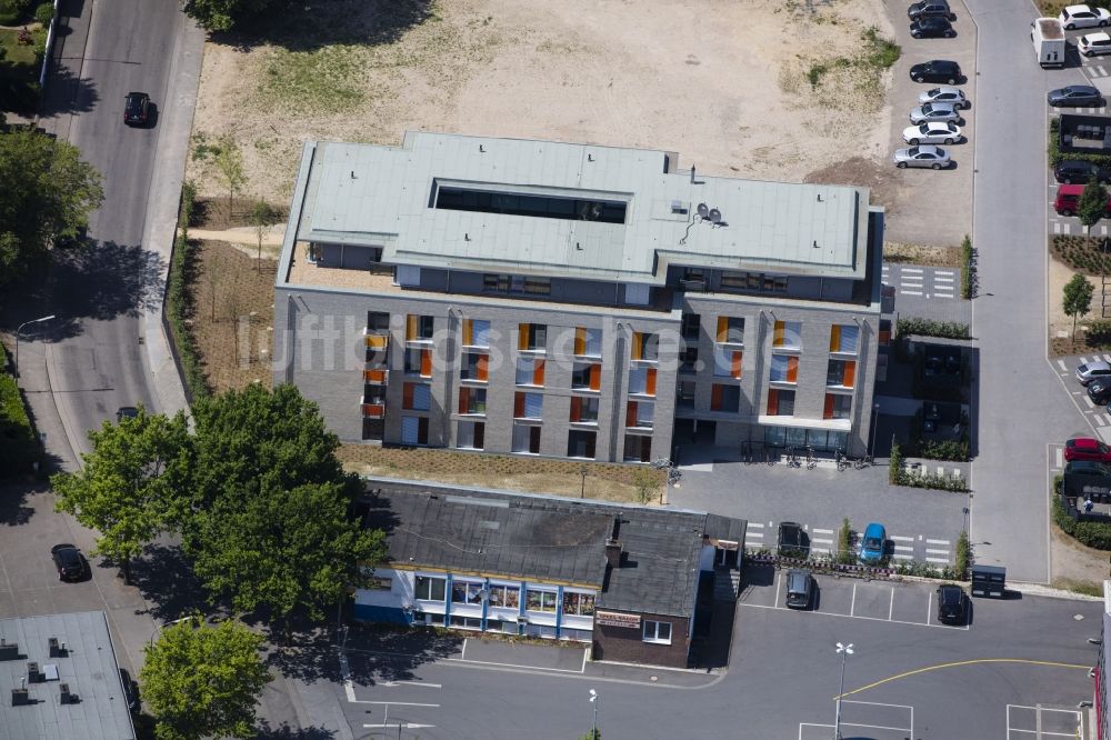 Kleve aus der Vogelperspektive: Studenten- Wohnheim - Gebäude des Studierendenwerk an der Flutstraße in Kleve im Bundesland Nordrhein-Westfalen, Deutschland