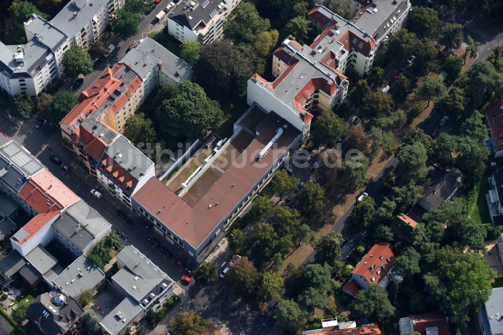 Berlin von oben - Supermarkt Aldi in Berlin