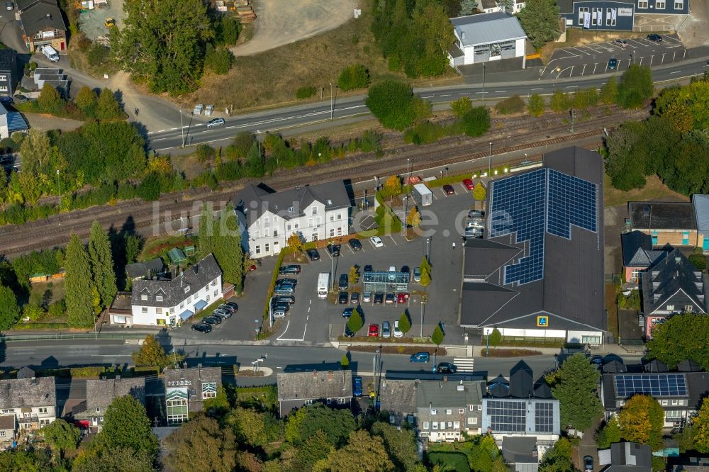 Burbach von oben - Supermarkt der ALDI SÜD Dienstleistungs-GmbH & Co. oHG in Burbach im Bundesland Nordrhein-Westfalen, Deutschland