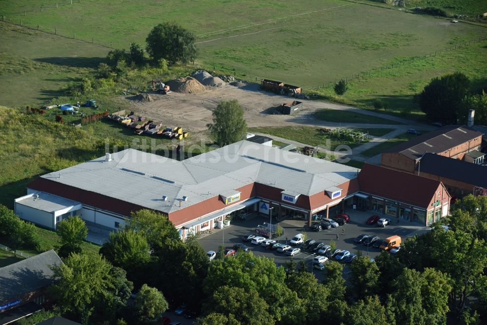 Luftaufnahme Werneuchen - Supermarkt ALDI Werneuchen in Werneuchen im Bundesland Brandenburg