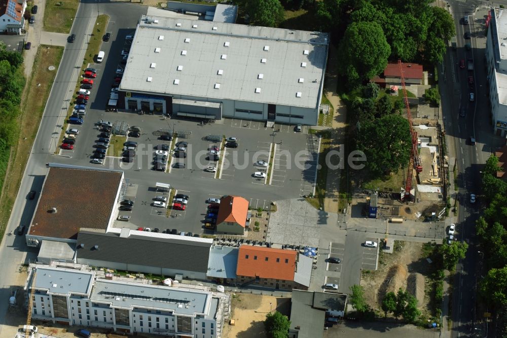 Luftaufnahme Berlin - Supermarkt EDEKA Center Brehm im Ortsteil Mahlsdorf in Berlin, Deutschland