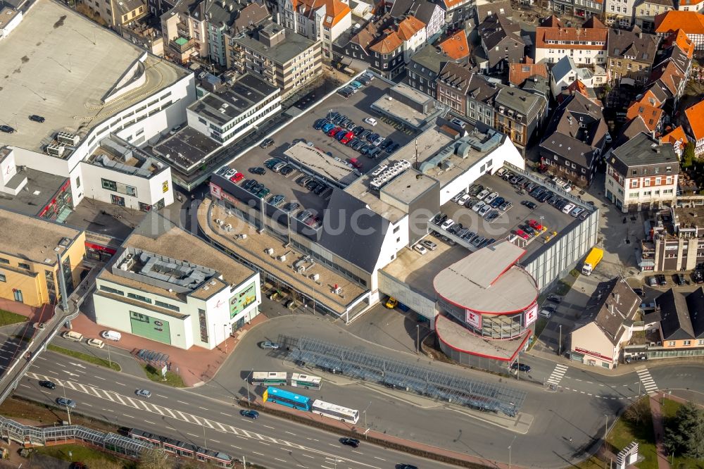 Hattingen von oben - Supermarkt Kaufland Hattingen in der Großen Weilstraße in Hattingen im Bundesland Nordrhein-Westfalen, Deutschland