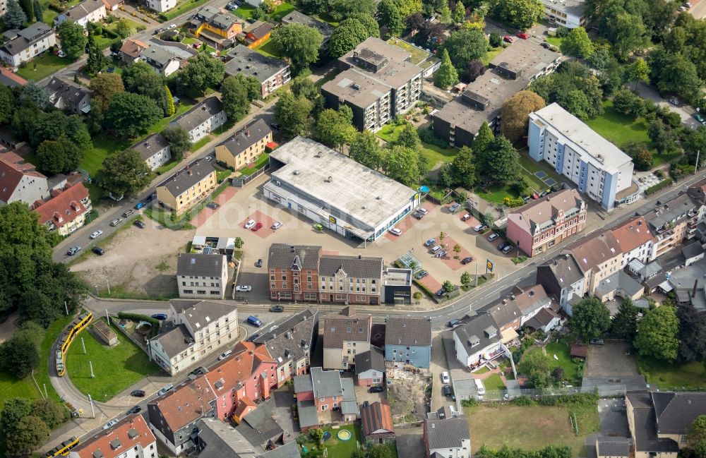 Essen von oben - Supermarkt von Lidl E-Commerce International GmbH & Co. KG entlang der Wendeschleife einer Straßenbahn in Essen im Bundesland Nordrhein-Westfalen - NRW, Deutschland