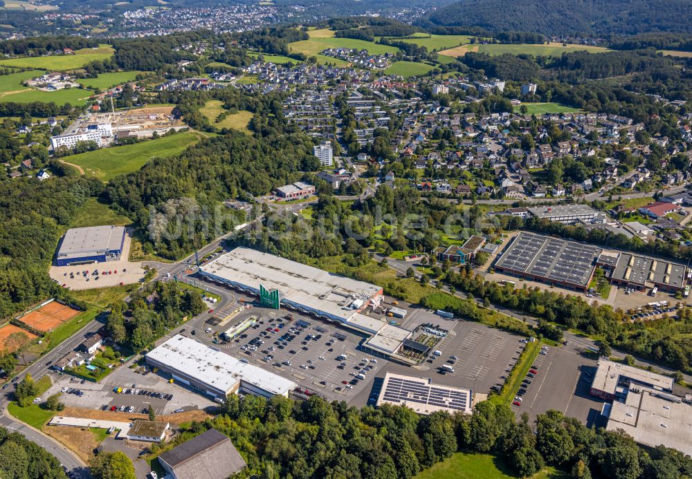 Ennepetal aus der Vogelperspektive: Supermarkt Marktkauf Ennepetal an der Kölner Straße in Ennepetal im Bundesland Nordrhein-Westfalen, Deutschland