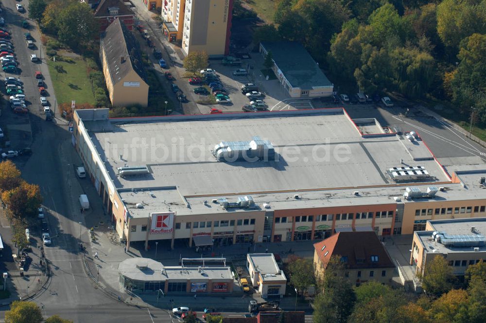 Luftbild Berlin - Supermarkt nördlich der A10 / E55 in Berlin-Buch