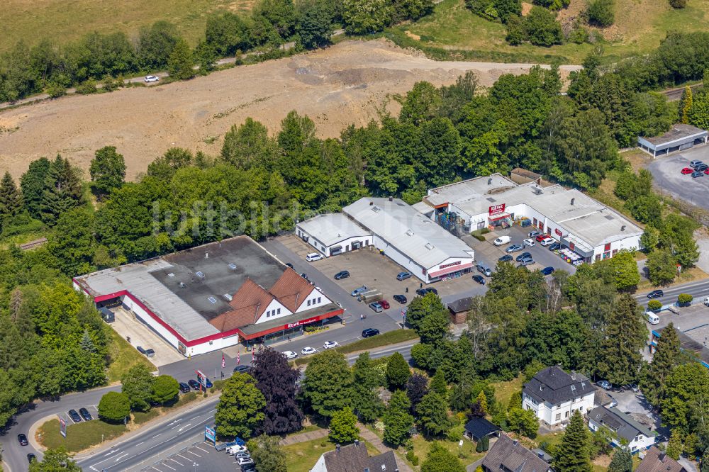 Luftaufnahme Balve - Supermarkt REWE in Balve im Bundesland Nordrhein-Westfalen, Deutschland