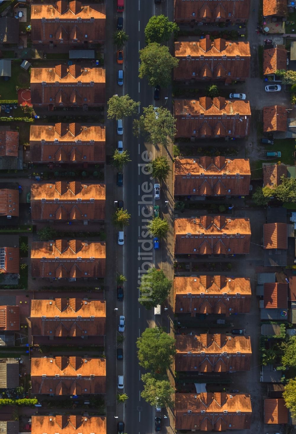 Gladbeck aus der Vogelperspektive: Symmetrich erbaute Mehrfamilien - Häuser in der Kirchhellener Straße in Gladbeck im Bundesland Nordrhein-Westfalen