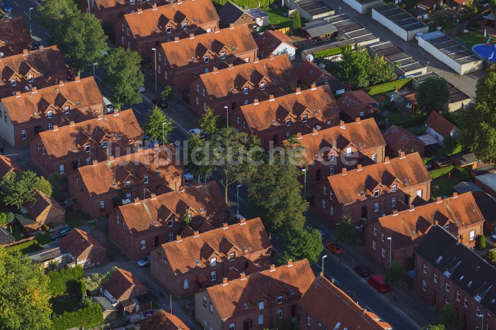 Luftaufnahme Gladbeck - Symmetrich erbaute Mehrfamilien - Häuser in der Kirchhellener Straße in Gladbeck im Bundesland Nordrhein-Westfalen