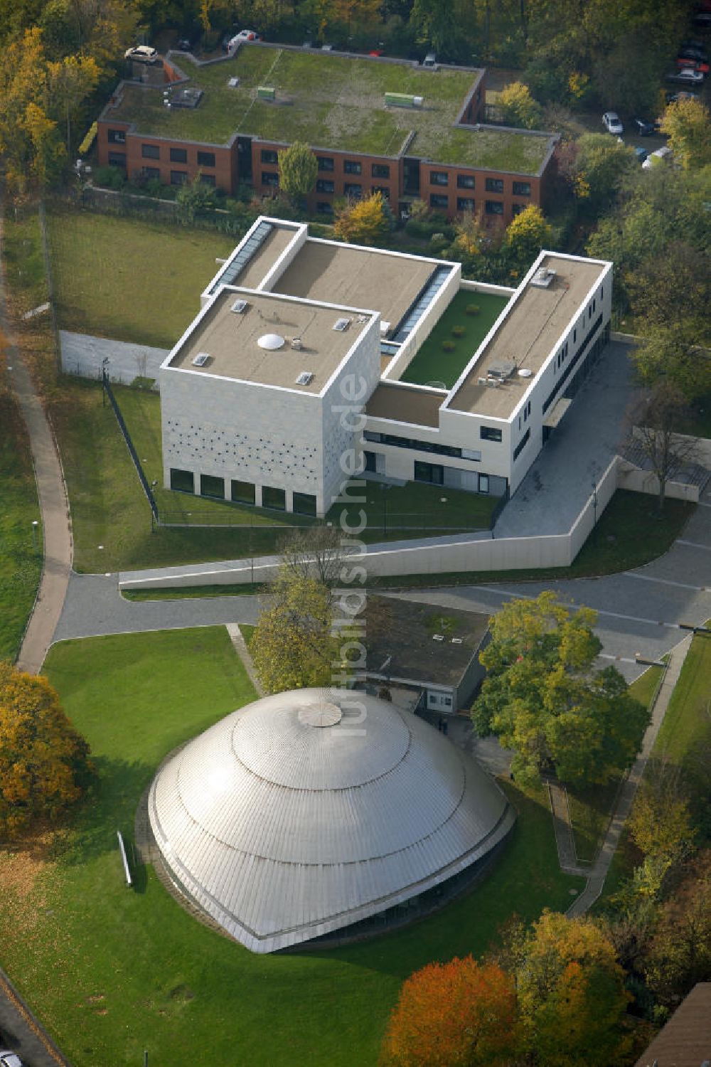 Bochum aus der Vogelperspektive: Synagoge und Zeiss Planetarium in Bochum