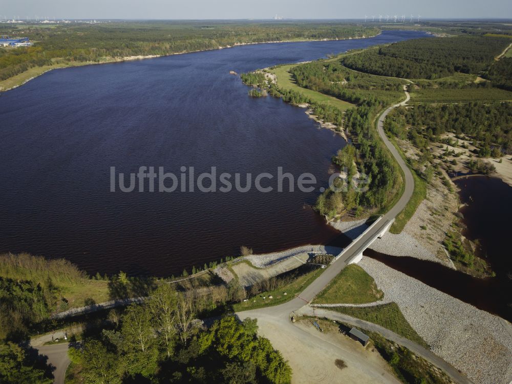 Bluno von oben - Tagebau Rekultivierung am See Blunoer See in Bluno im Bundesland Sachsen, Deutschland