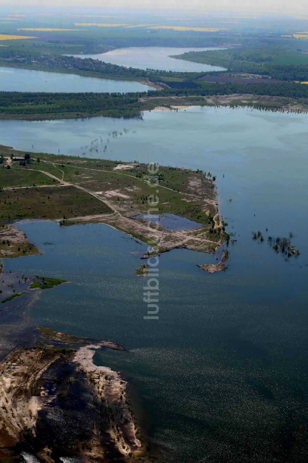 Braunsbedra aus der Vogelperspektive: Tagebau Rekultivierung am See Geiseltalsee in Braunsbedra im Bundesland Sachsen-Anhalt, Deutschland