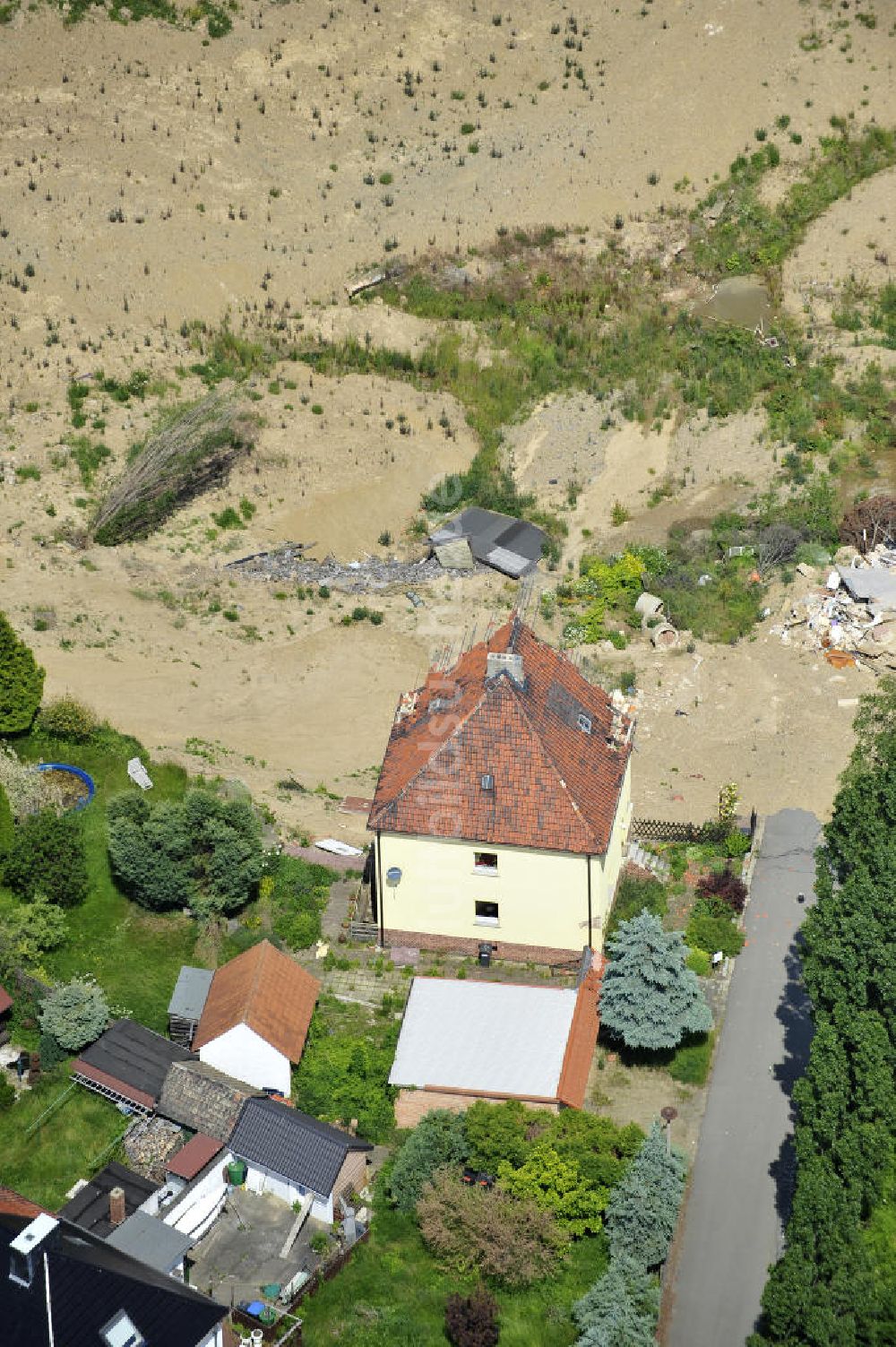 Nachterstedt aus der Vogelperspektive: Tagebausee- Ufereinbruch am Concordiasee bei Nachterstedt in Sachsen-Anhalt